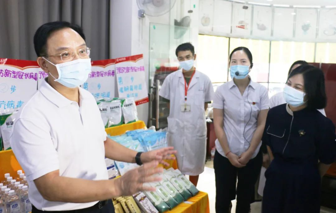 湖南省市場監督管理局黨組書記、局長向曙光一行蒞臨九芝堂督查疫情防控工作