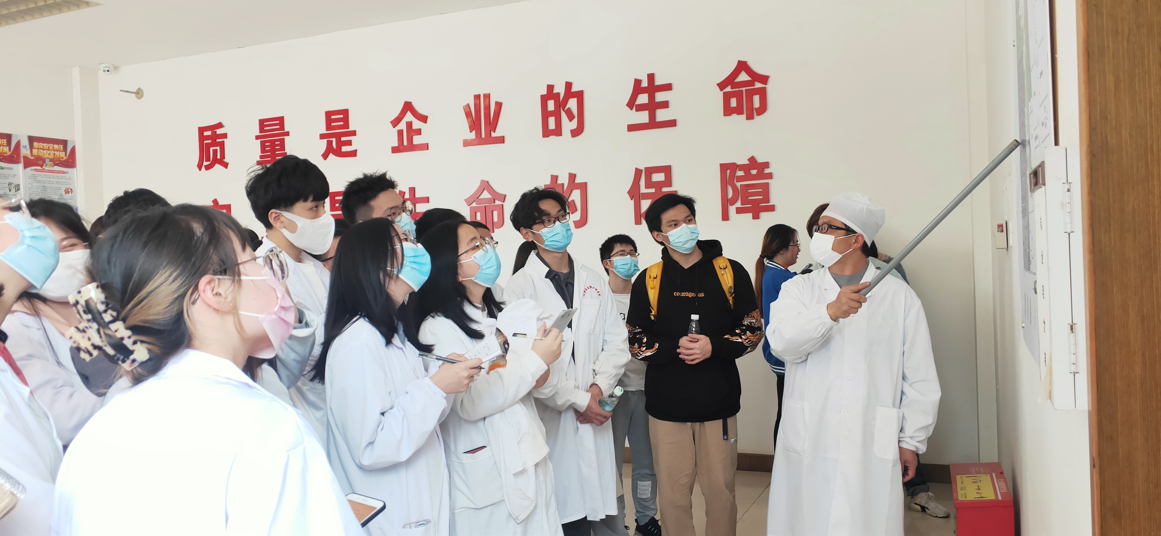 校企合作——長沙理工大學生物系師生蒞臨斯奇公司參觀交流